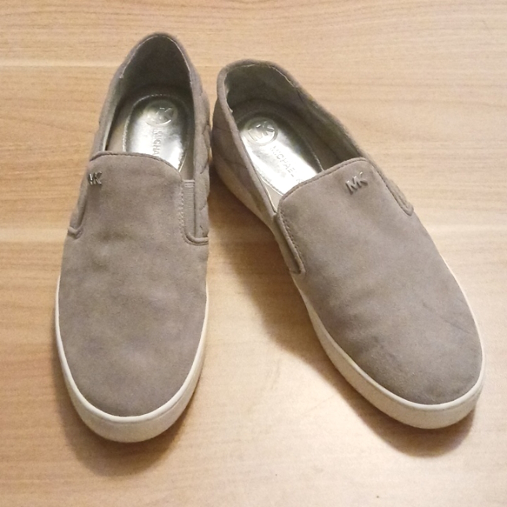 Michael Kors "Keaton" Suede Pearl Gray Quilted Slip on Sneaker in Size 8M